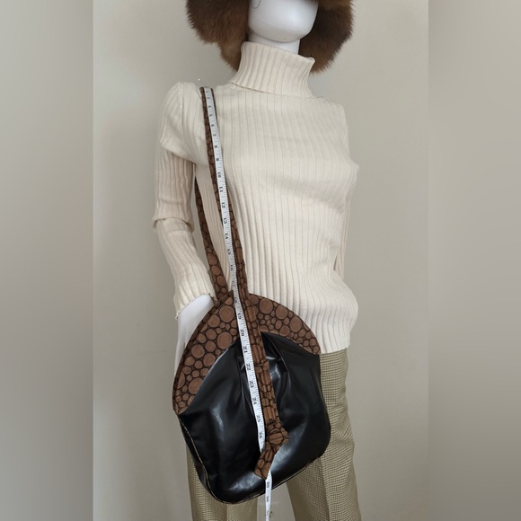 Church pew shaped black kid leather bag. - Picture 3 of 8